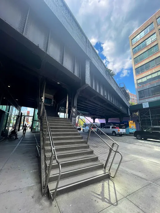 Chelsea Market Ramp from High Line Picture 5