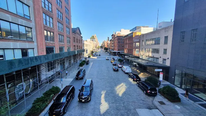 The Diller - Von Furstenberg Sundeck Picture 4