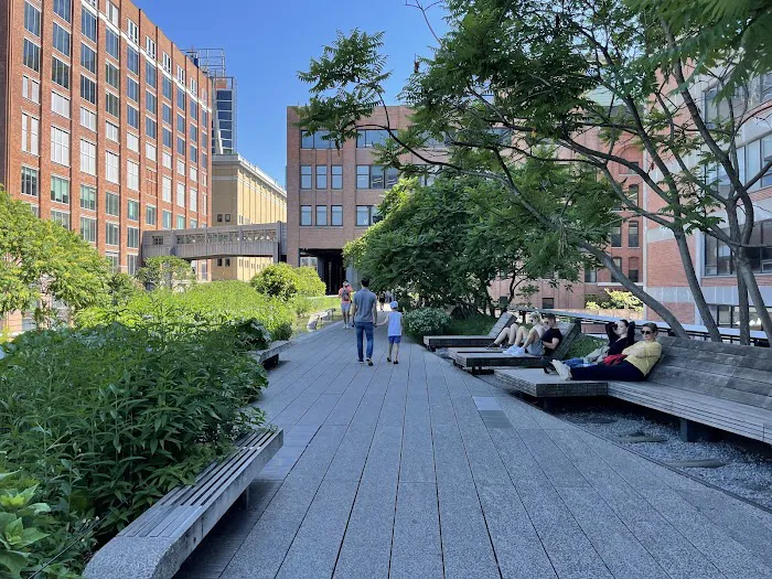 The Diller - Von Furstenberg Sundeck Picture 5