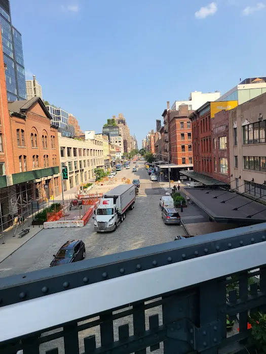 The Diller - Von Furstenberg Sundeck Picture 1