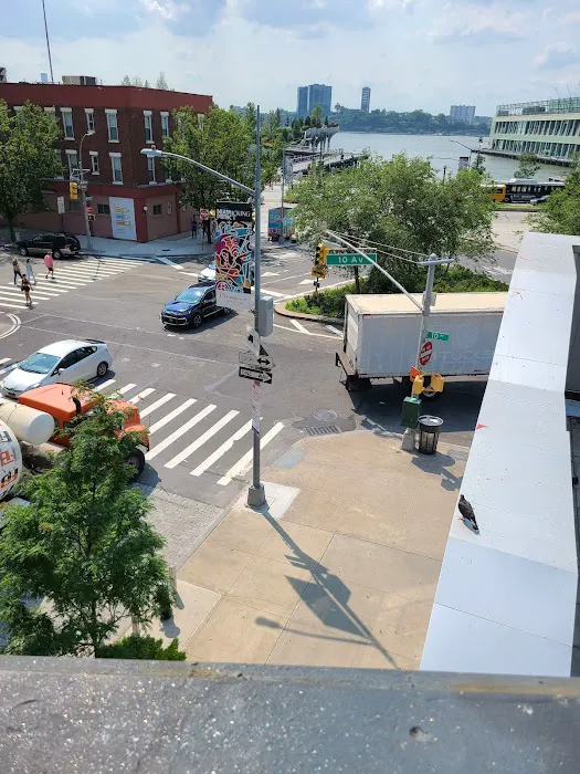 The Diller - Von Furstenberg Sundeck Picture 7