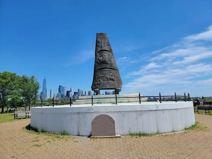 Hudson River Waterfront Walk Picture 7