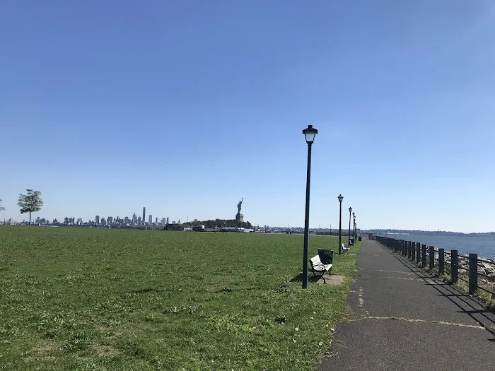 Hudson River Waterfront Walk Picture 5