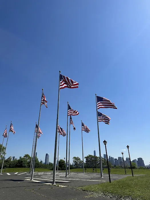 Hudson River Waterfront Walk Picture 9