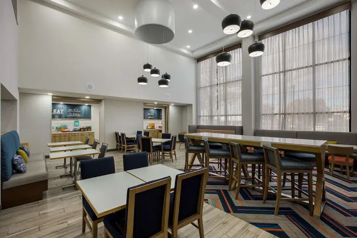 Hampton Inn Linden Picture 9