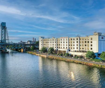 Hampton Inn & Suites Newark-Harrison-Riverwalk