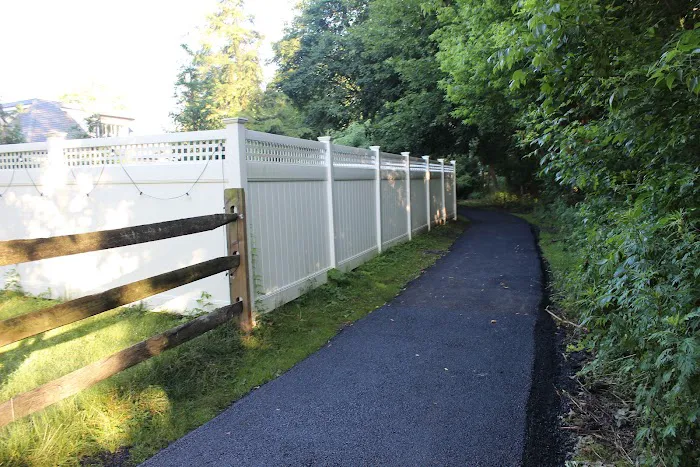 Milton Woods Path Picture 7