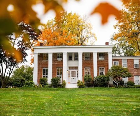 Cromwell Manor Inn
