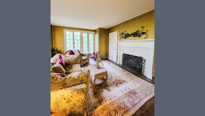 West Point Mansion Picture 7