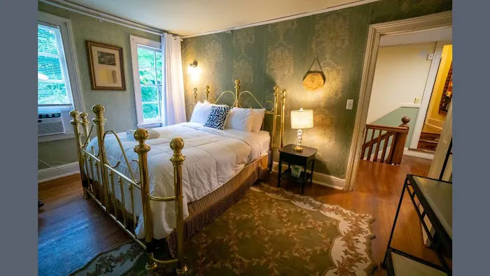 West Point Mansion Picture 5