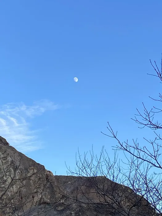 Undercliff Trailhead Picture 1