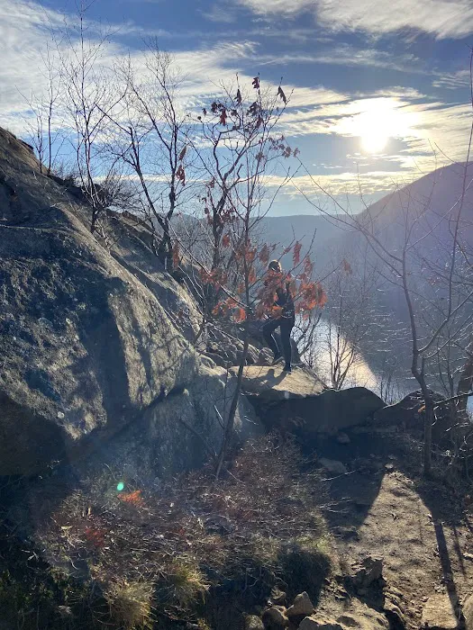 Undercliff Trailhead Picture 10