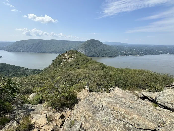 Breakneck Ridge Trailhead Picture 1