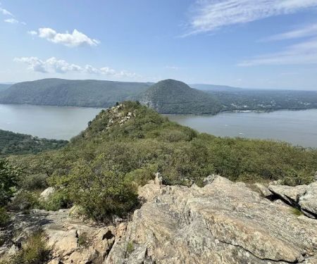 Breakneck Ridge Trailhead