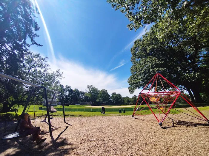 Gould Manor Park Picture 9