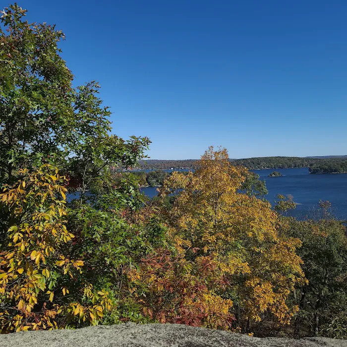 Sweetcake Mountain Lake Reserve Picture 2