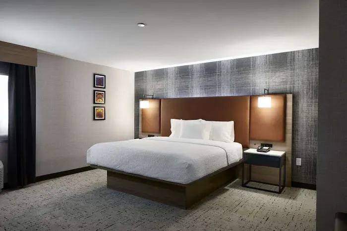 Hampton Inn Newark Airport Picture 10