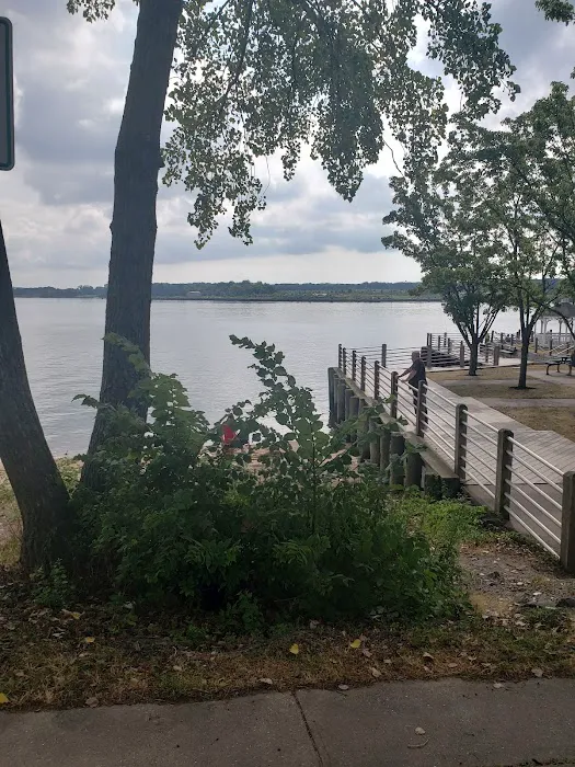 Kayak Launch Captain Carlsen Park Picture 3