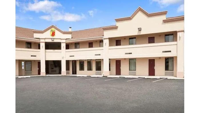 Super 8 by Wyndham Rahway/Newark Picture 4