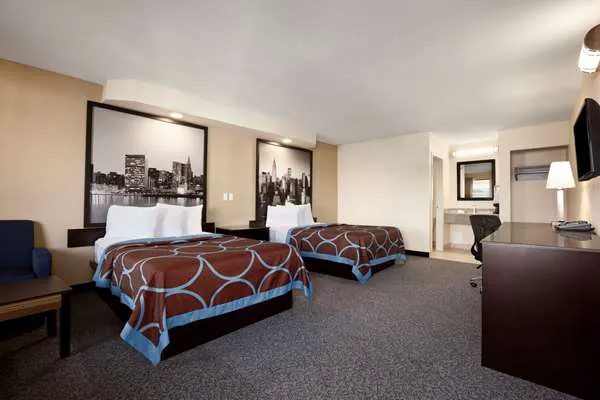 Super 8 by Wyndham Rahway/Newark Picture 6