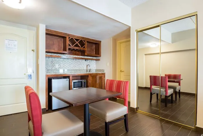 Comfort Suites at Woodbridge Picture 8