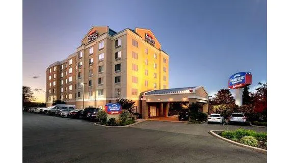 Fairfield Inn & Suites Woodbridge Picture 1