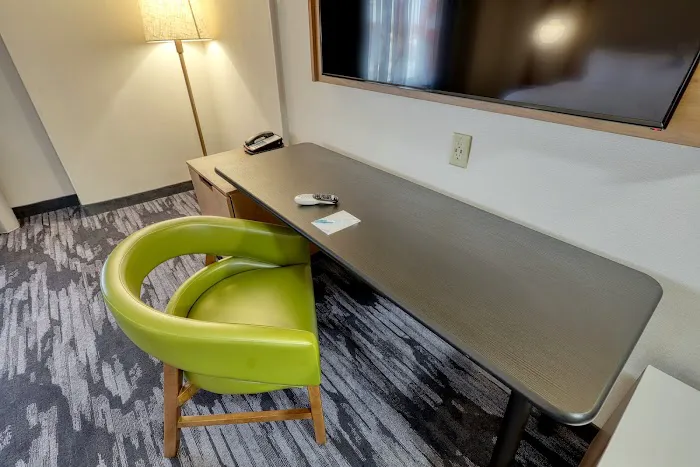 Fairfield Inn & Suites Woodbridge Picture 10