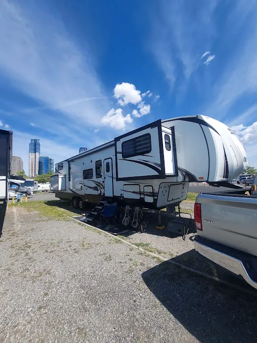 Liberty Harbor RV Park Picture 3