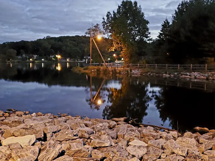 Foxs Lake Dam Park Picture 6