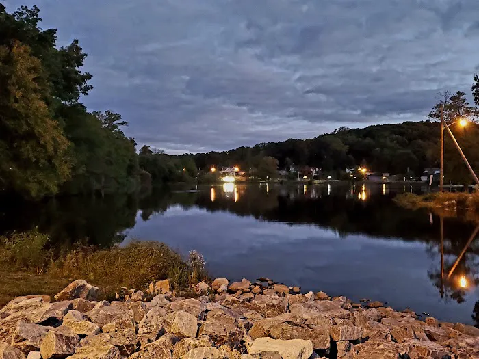 Foxs Lake Dam Park Picture 7