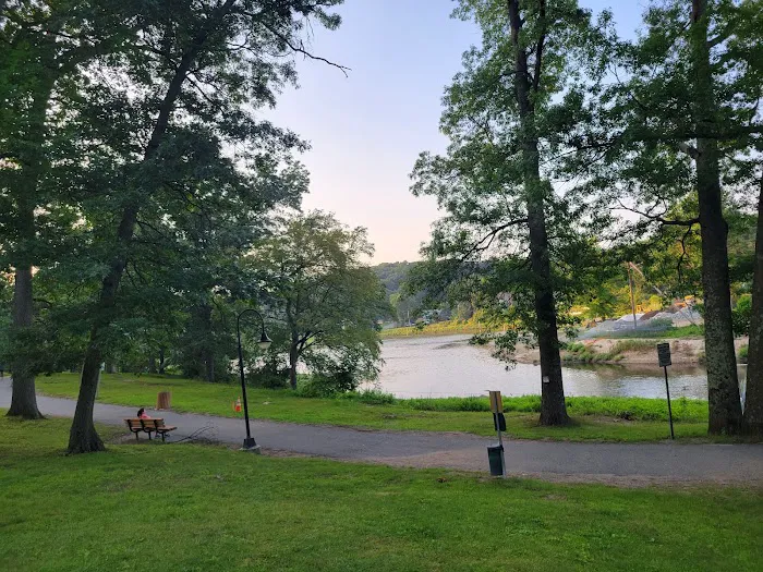 Foxs Lake Dam Parking Area Picture 1