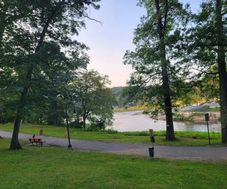 Foxs Lake Dam Parking Area