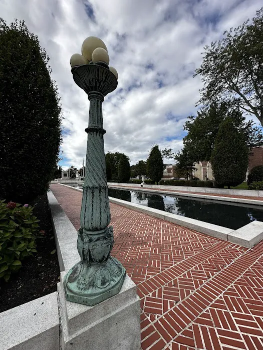 Vail Mansion Lawn Picture 4