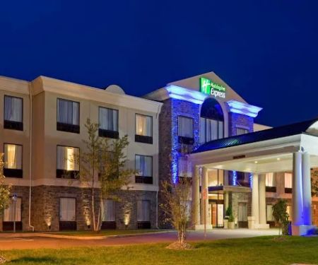 Holiday Inn Express & Suites Chester-Monroe-Goshen by IHG