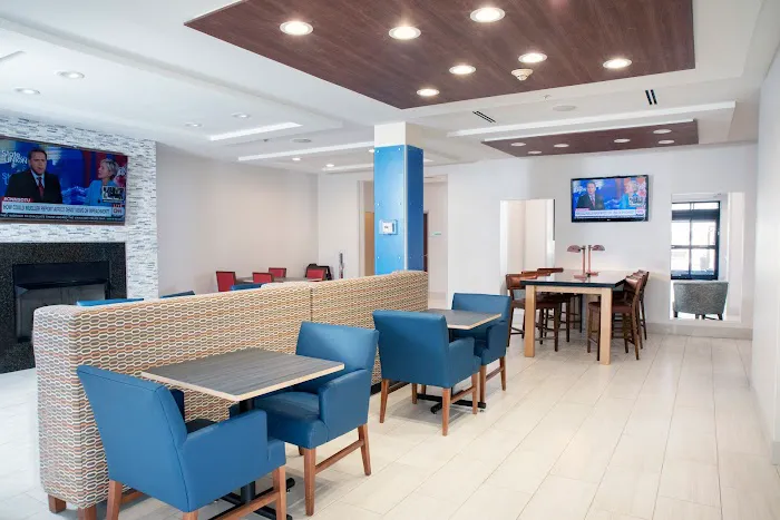 Holiday Inn Express & Suites Chester-Monroe-Goshen by IHG Picture 6