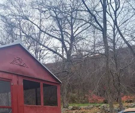 The Cottage at Willow Lake farms