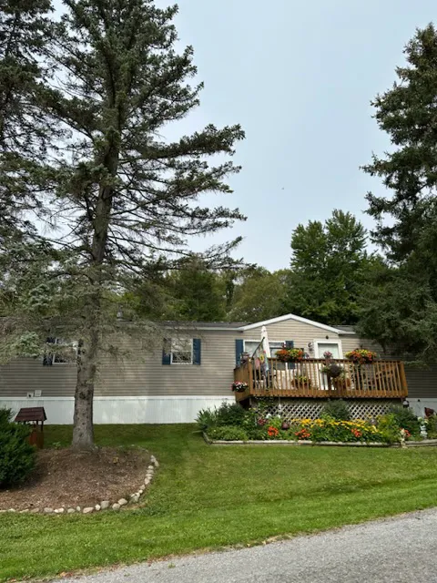 Lakeview Terrace Mobile Home Park Picture 2