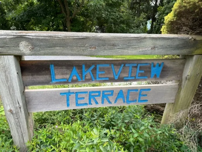 Lakeview Terrace Mobile Home Park Picture 3