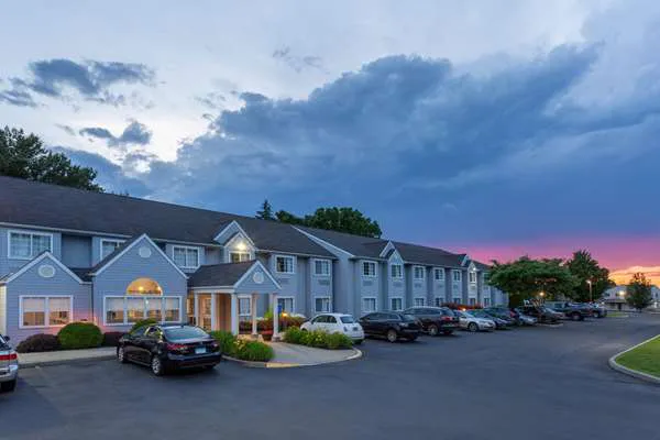 Microtel Inn & Suites by Wyndham Bethel/Danbury Picture 2