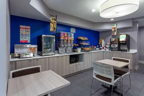 Microtel Inn & Suites by Wyndham Bethel/Danbury Picture 6