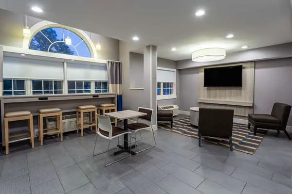 Microtel Inn & Suites by Wyndham Bethel/Danbury Picture 3