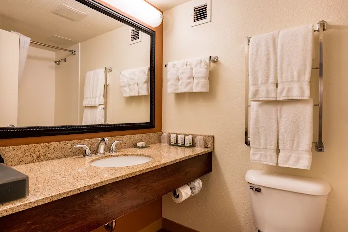 La Quinta Inn & Suites by Wyndham Danbury Picture 5