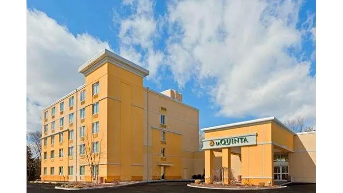 La Quinta Inn & Suites by Wyndham Danbury Picture 9