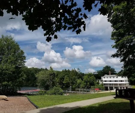 Lathrop Center at Lakeside Park