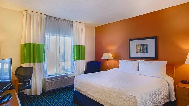 Fairfield Inn & Suites Newark Liberty International Airport Picture 1