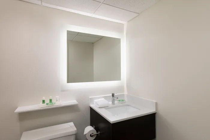 Holiday Inn Clark - Newark Area by IHG Picture 8