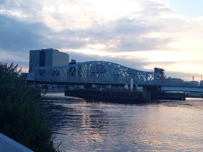 Riverbank Park Picture 5