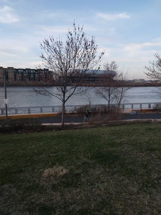Riverbank Park Picture 6