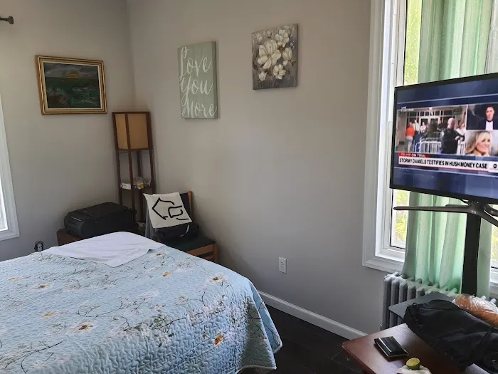 Motel House Picture 6