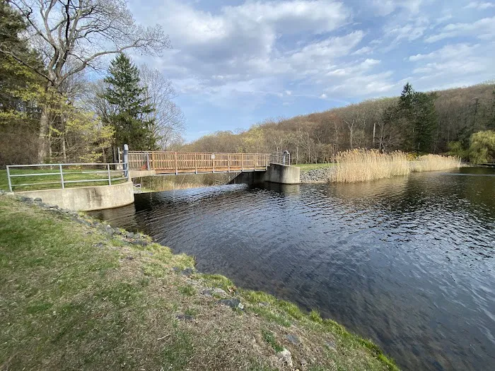 Lake Trail at Skylands Campus Picture 2